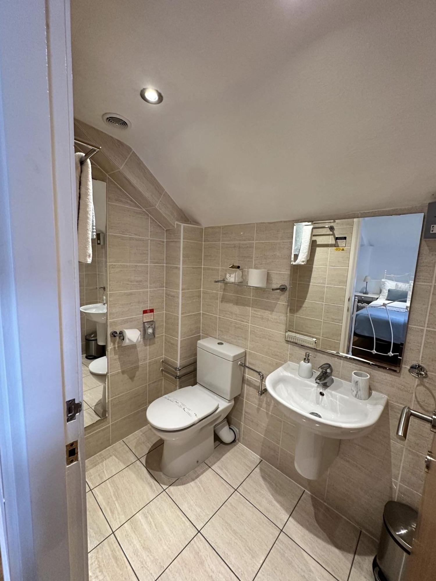 Bath House Hotel Chard Phòng bức ảnh